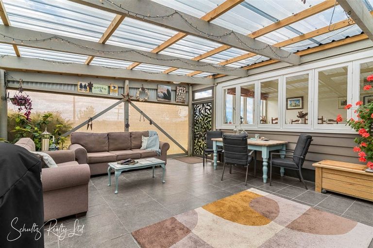 Photo of property in 17 Oparakau Road, Matakohe, 0594