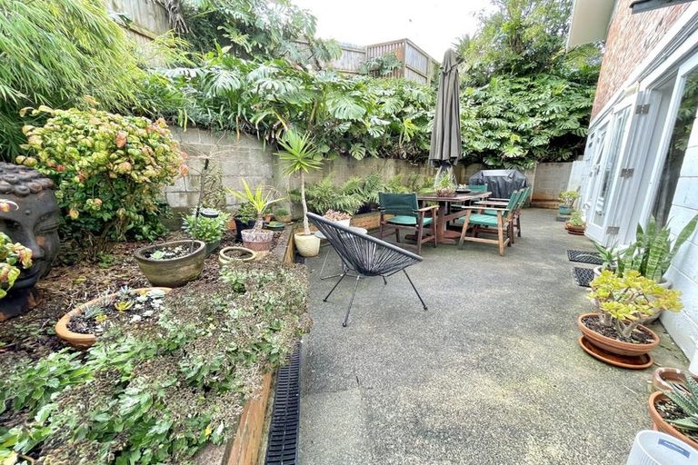 Photo of property in 3/88 Lake Road, Northcote, Auckland, 0627