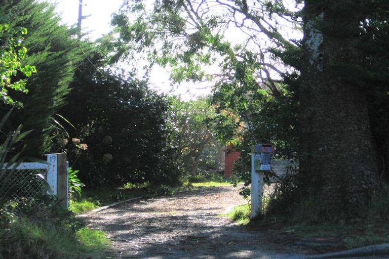 Photo of property in 19 Huiawa Street, Waikanae Beach, Waikanae, 5036