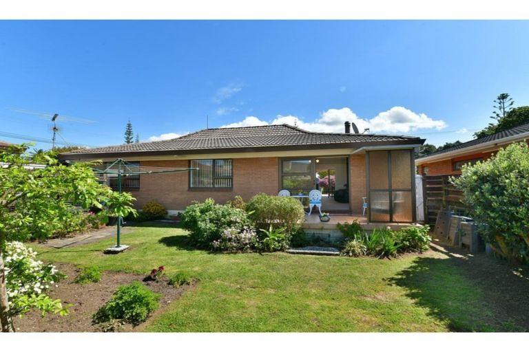 Photo of property in 63 Centreway Road, Orewa, 0931