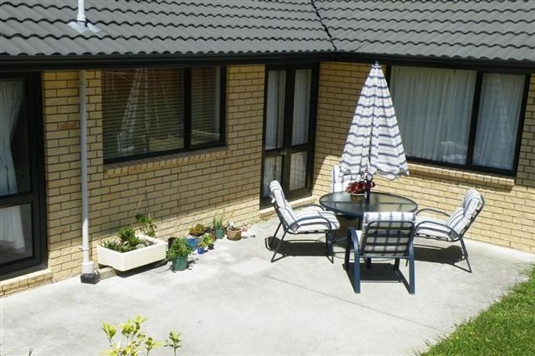 Photo of property in 64 Roberta Crescent, Orewa, 0931