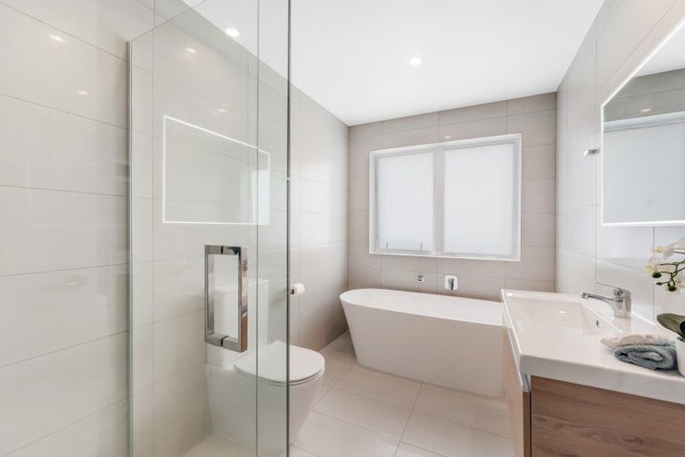 Photo of property in 62 Armstrong Farm Drive, East Tamaki Heights, Auckland, 2016