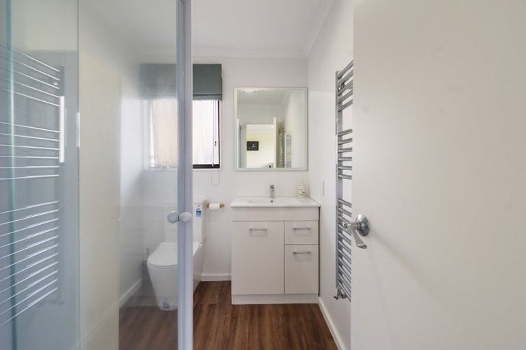 Photo of property in 35 Springdale Grove, Fitzherbert, Palmerston North, 4410