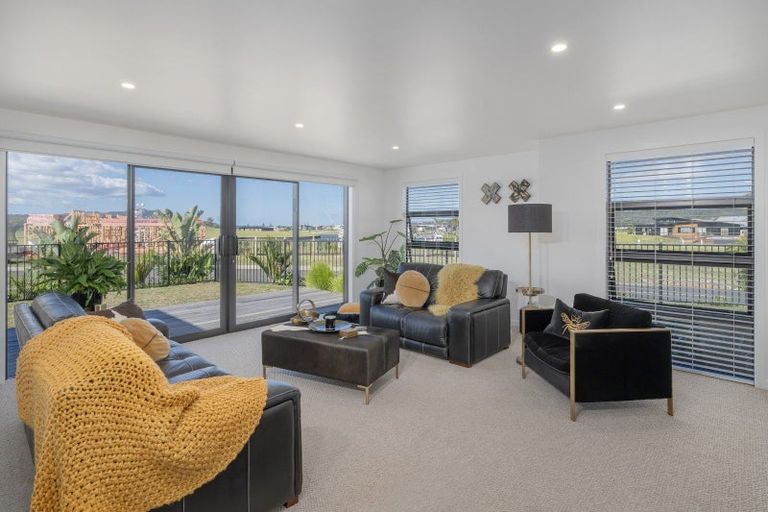 Photo of property in 9 Awatea Drive, Whitianga, 3510