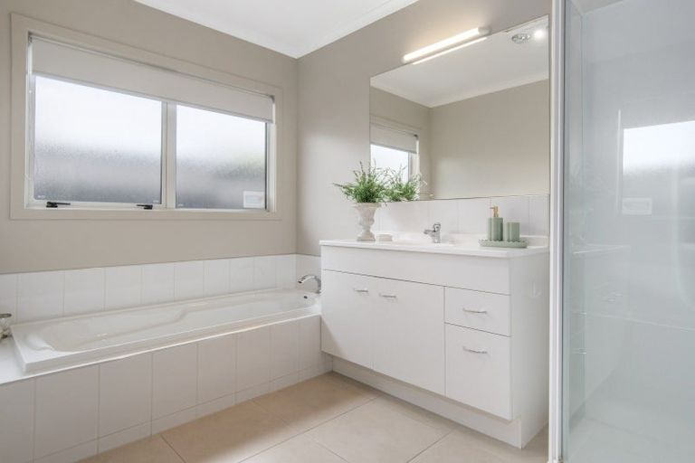 Photo of property in 19 Bridgewater Way, Pyes Pa, Tauranga, 3112