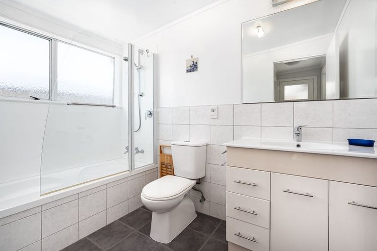 Photo of property in 76 Bayview Road, Paremata, Porirua, 5024