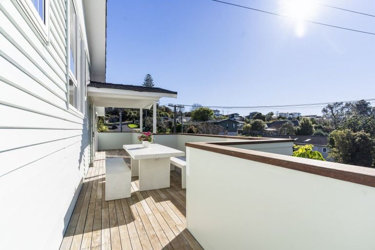 Photo of property in 11 Tui Vale Road, Shelly Park, Auckland, 2014