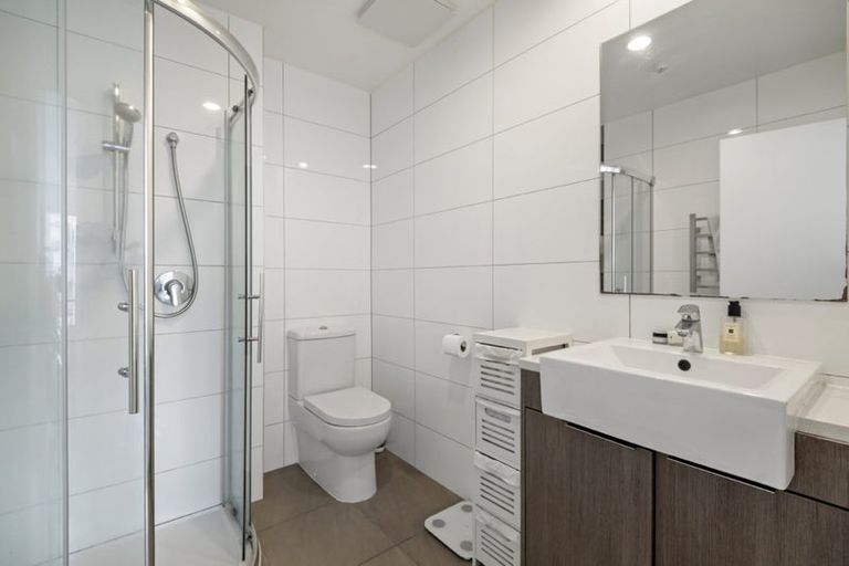 Photo of property in Apollo Apartments, 201/46 Rosedale Road, Rosedale, Auckland, 0632