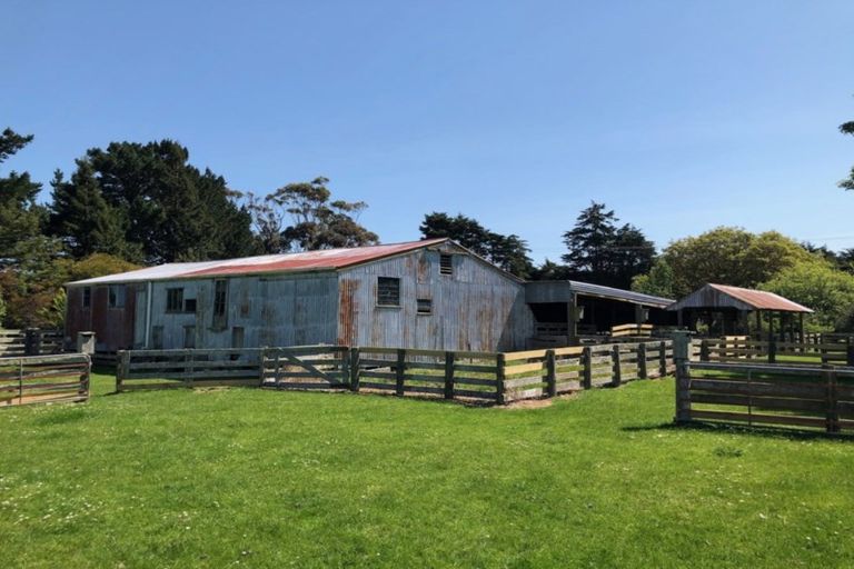 Photo of property in 22 Tiratu Road, Dannevirke, 4976