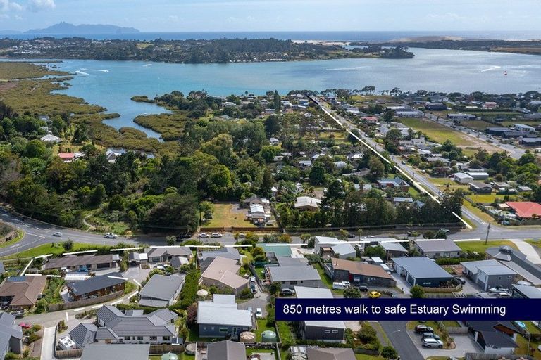 Photo of property in 6 Manuka Close, Mangawhai, 0505