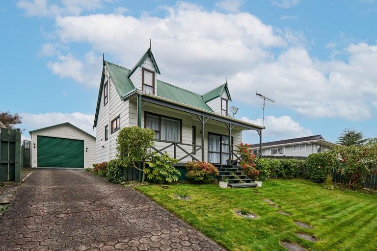 Photo of property in 26 Hartford Crescent, Totara Park, Upper Hutt, 5018