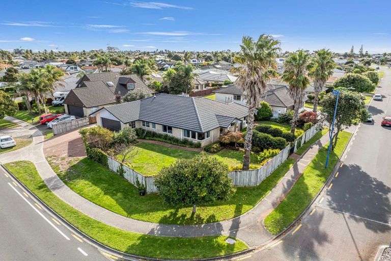 Photo of property in 126 Santa Monica Drive, Papamoa Beach, Papamoa, 3118