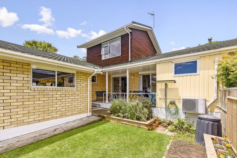 Photo of property in 2 Te Maku Grove, Waikanae, 5036