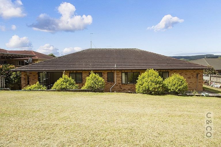 Photo of property in 36 Te Kauri Place, Helensville, 0800