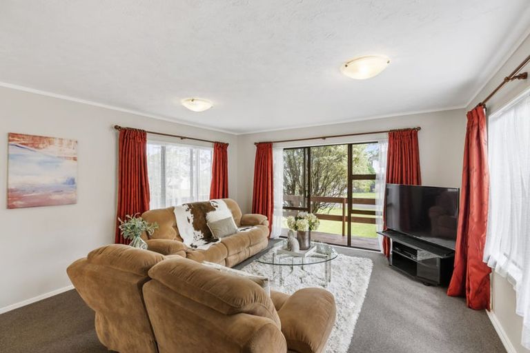 Photo of property in 8 Coubray Place, Botany Downs, Auckland, 2010