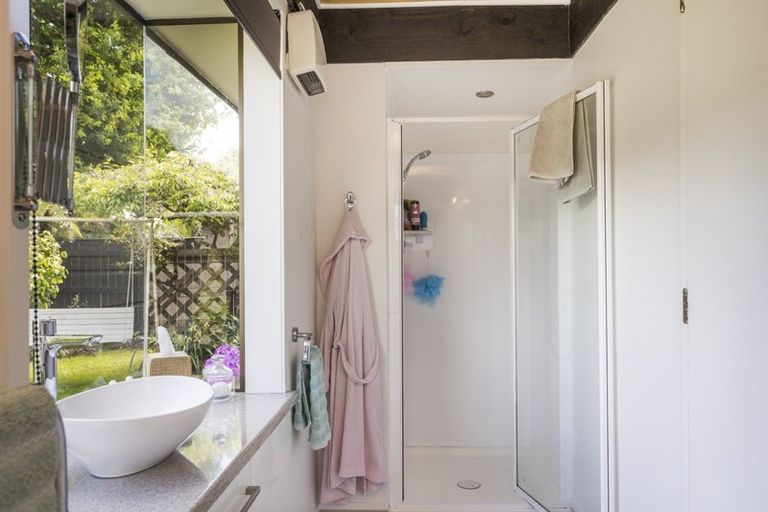 Photo of property in 11 Chilton Grove, Hokowhitu, Palmerston North, 4410