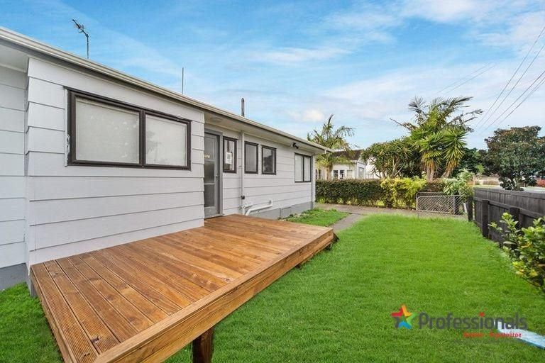 Photo of property in 2/13 John Street, Mangere East, Auckland, 2024