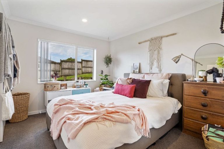 Photo of property in 4 Guinness Place, Massey, Auckland, 0614