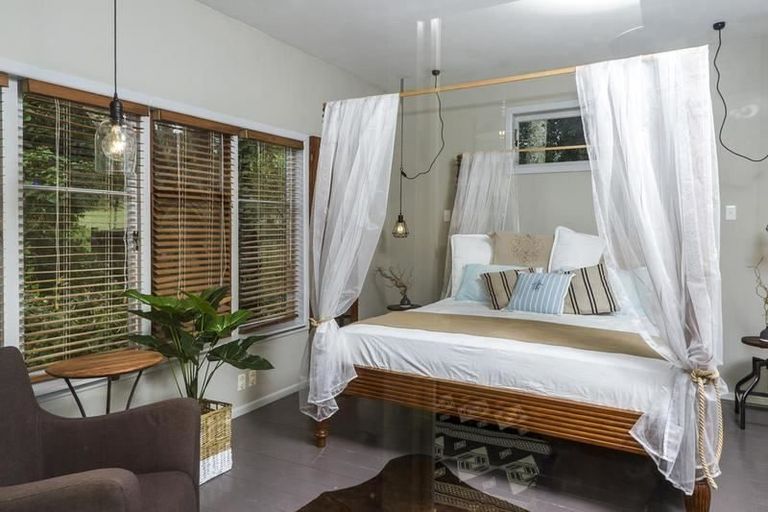 Photo of property in 34 Sandown Road, Rothesay Bay, Auckland, 0630