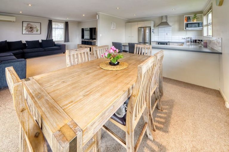 Photo of property in 32 Glenbervie Crescent, Massey, Auckland, 0614