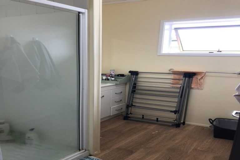 Photo of property in 2/104 Carlisle Road, Browns Bay, Auckland, 0632