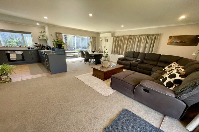 Photo of property in 23 James Nairn Grove, Riverstone Terraces, Upper Hutt, 5018