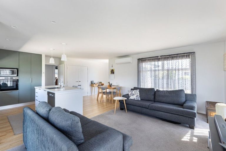 Photo of property in 6 Toutouwai Lane, Inglewood, 4330