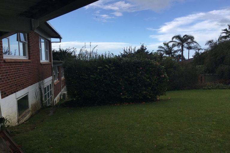 Photo of property in 2/17 Scarboro Terrace, Murrays Bay, Auckland, 0630