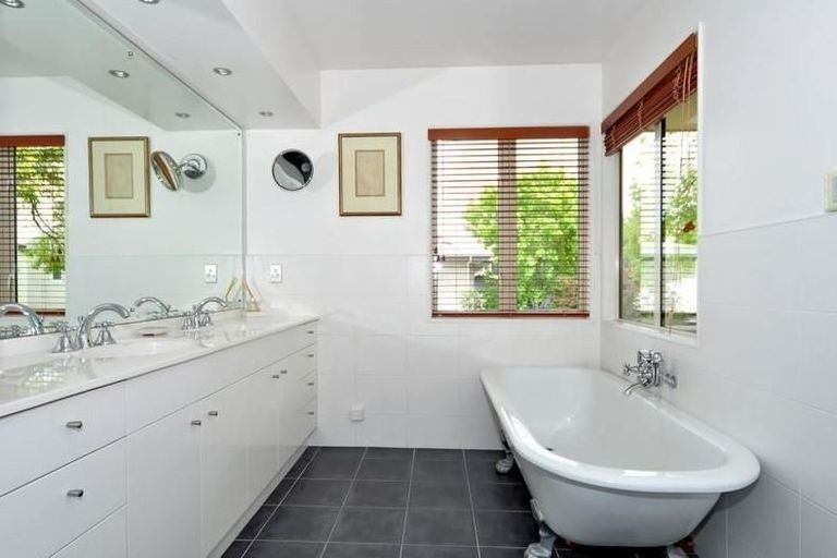 Photo of property in 25 Totara Street, Fendalton, Christchurch, 8041