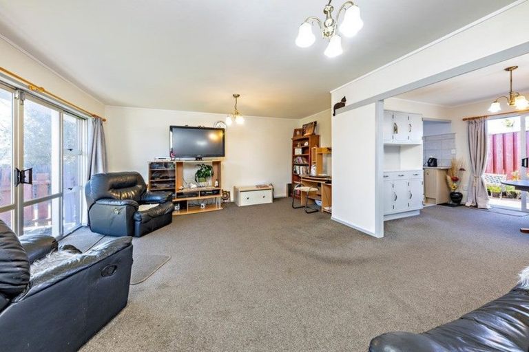 Photo of property in 2/8 Parera Place, Papatoetoe, Auckland, 2025