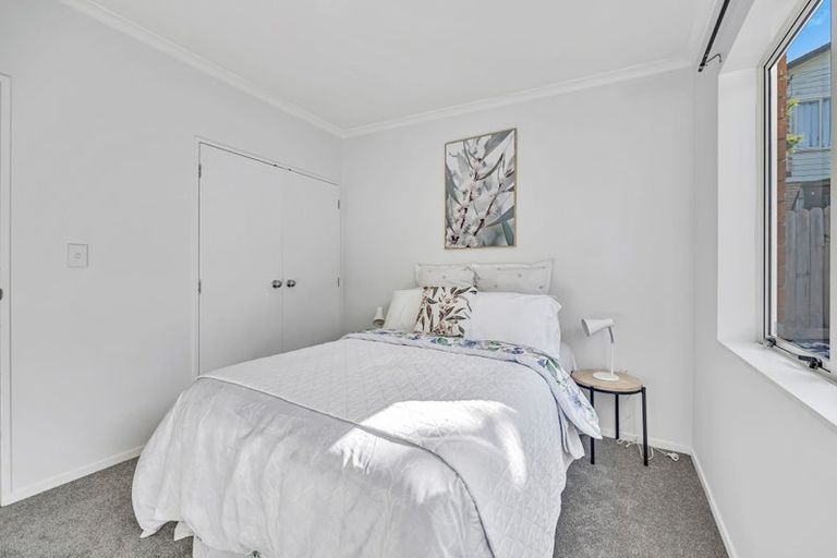 Photo of property in 4 Brashier Circle, Sunnyvale, Auckland, 0612