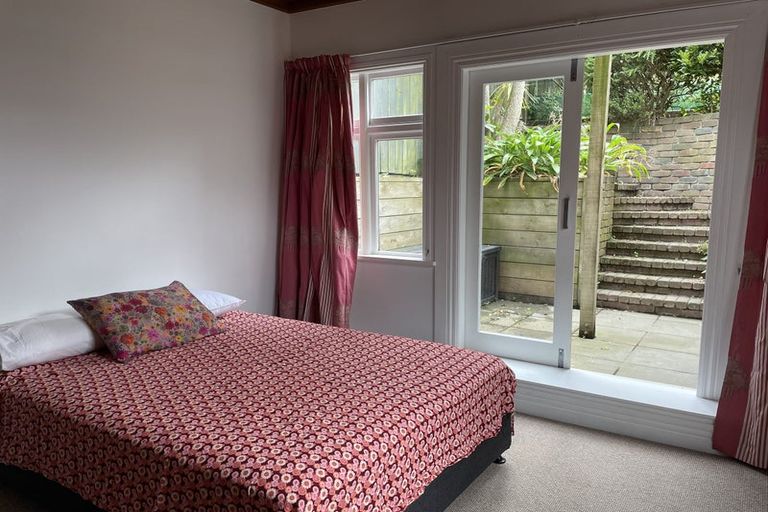 Photo of property in 17 Shannon Street, Mount Victoria, Wellington, 6011