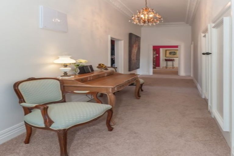 Photo of property in 326 Heatherlea Road East, Levin, 5571