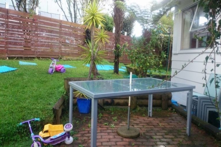 Photo of property in 1 Malters Place, Browns Bay, Auckland, 0630