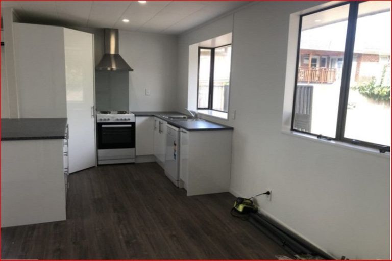 Photo of property in 15 Wakeling Avenue, Te Atatu South, Auckland, 0610