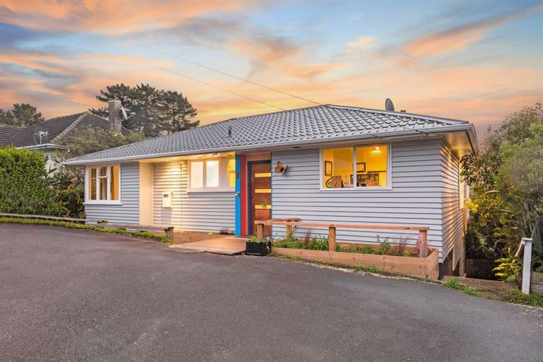 Photo of property in 34 Sievers Grove, Cannons Creek, Porirua, 5024