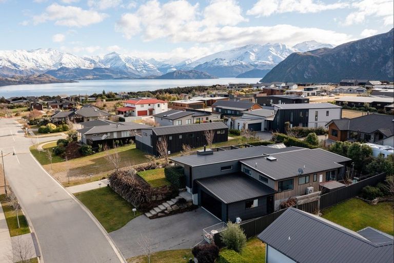 Photo of property in 41 Minaret Ridge, Wanaka, 9305