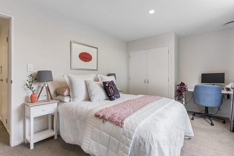 Photo of property in 32b Parr Terrace, Castor Bay, Auckland, 0620