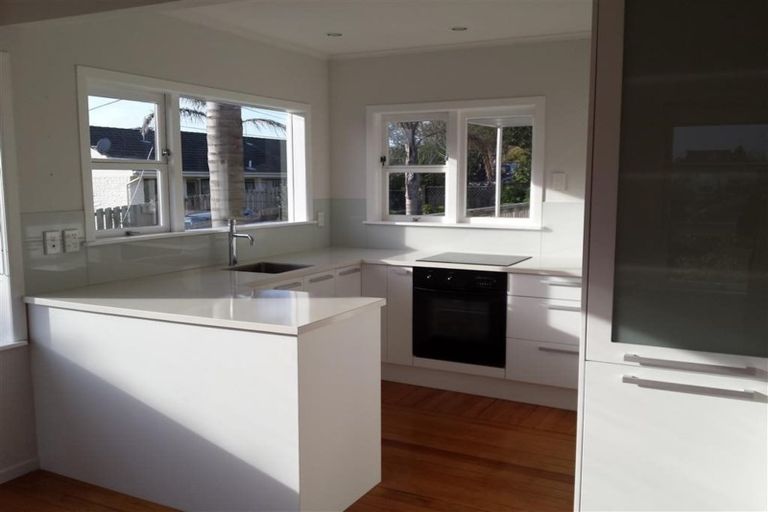 Photo of property in 1/93 Lake Road, Belmont, Auckland, 0622