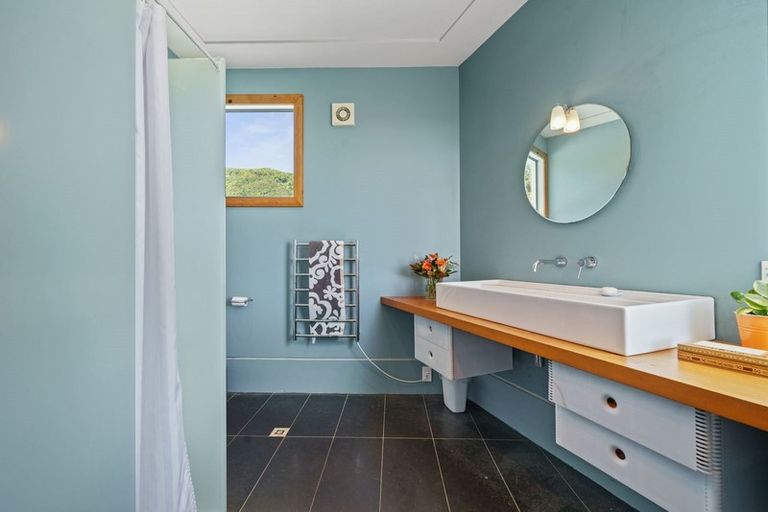 Photo of property in 19 Dillon Street, Lowry Bay, Lower Hutt, 5013