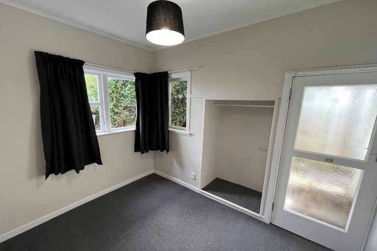 Photo of property in 62 Kelburn Parade, Kelburn, Wellington, 6012