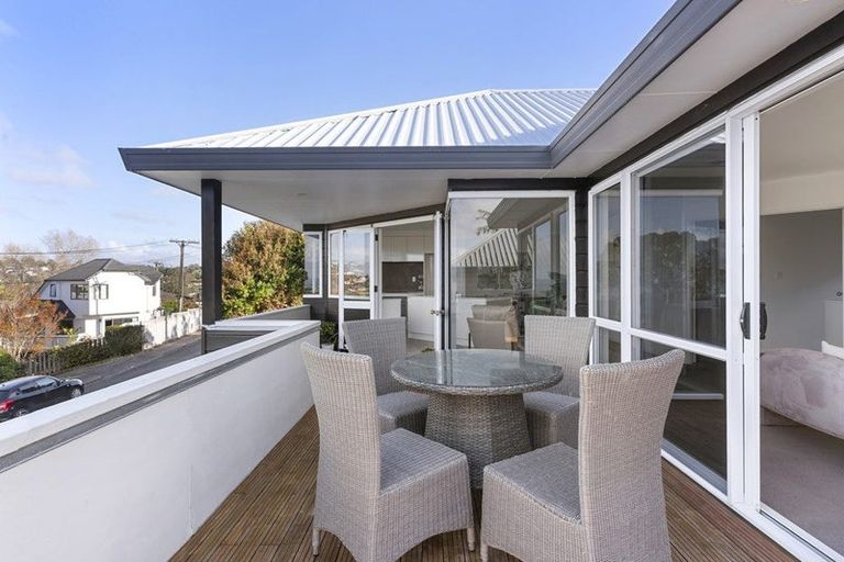 Photo of property in 2/9 Colmar Road, Mellons Bay, Auckland, 2014