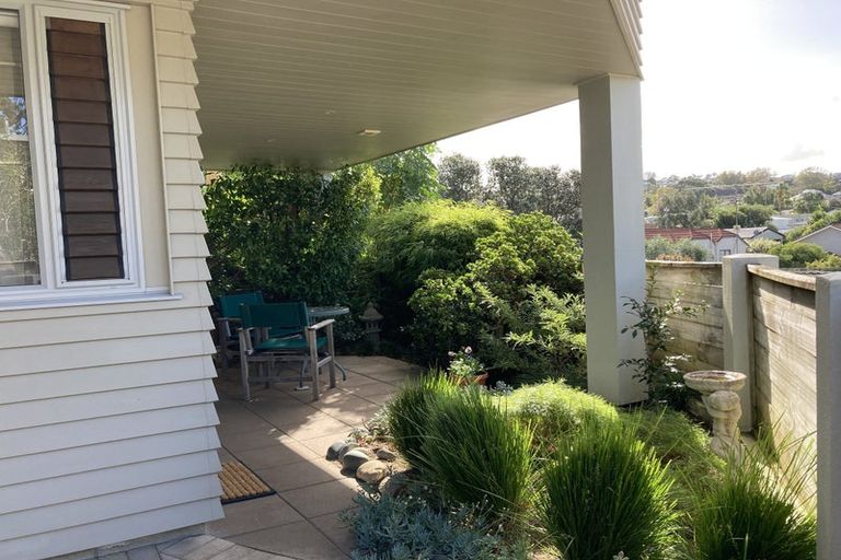 Photo of property in 1/16 Penning Road, Castor Bay, Auckland, 0620