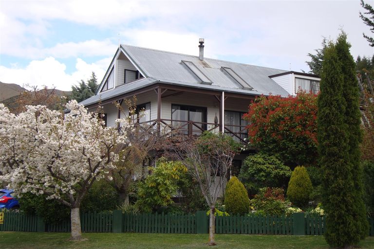 Photo of property in 30 Black Peak Road, Omarama, 9412