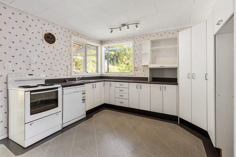 Photo of property in 96 Beazley Avenue, Paparangi, Wellington, 6037