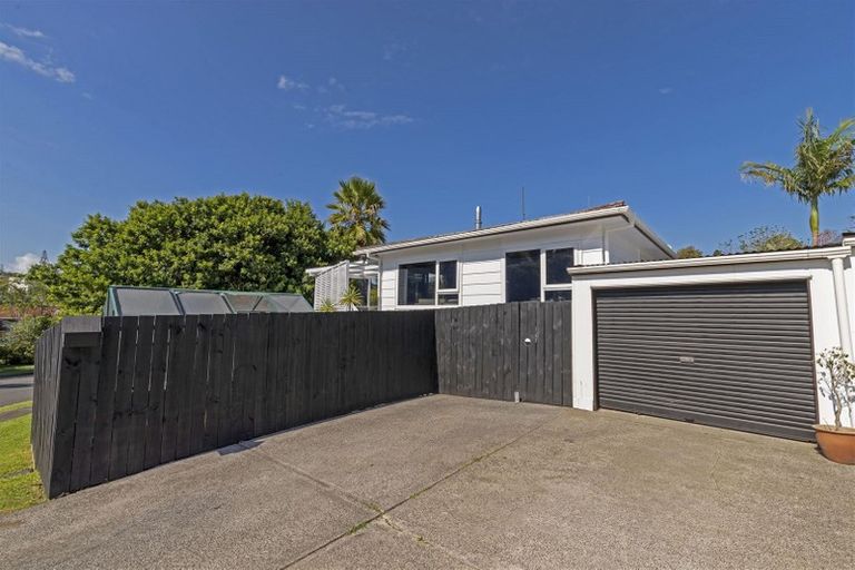 Photo of property in 1/29 Cranston Street, Torbay, Auckland, 0632