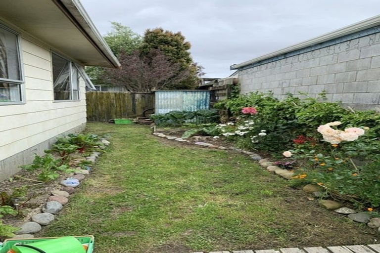 Photo of property in 4-6 Cumberland Place, Kelvin Grove, Palmerston North, 4414
