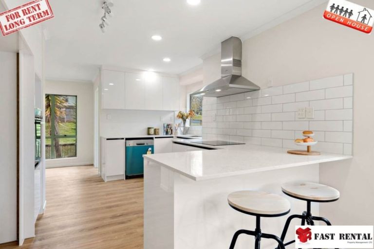 Photo of property in 1/12 Wernham Place, Northcote, Auckland, 0626