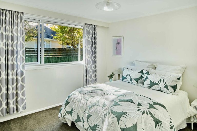 Photo of property in 39b Pukatea Street, Eastbourne, Lower Hutt, 5013