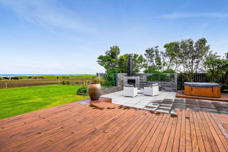 Photo of property in 16 Hector Place, Opunake, 4616